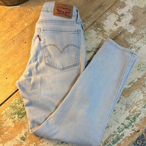 LEVIS 711 SKINNY LIGHT DENIM.